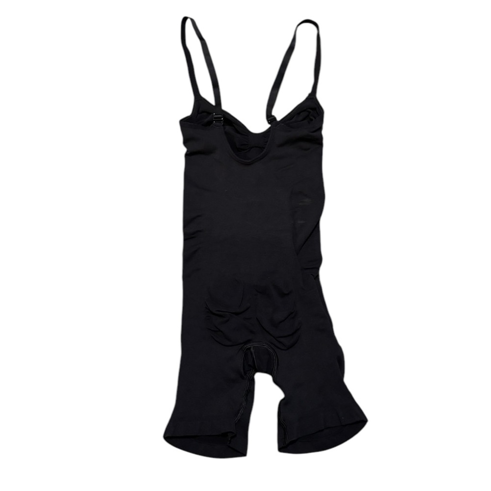 Skims Shapewear Bodysuit Short - Picture 2 of 3